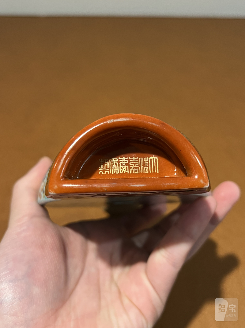 清嘉庆 御制松石绿地洋彩描金缠枝花卉纹壁瓶 - 图11